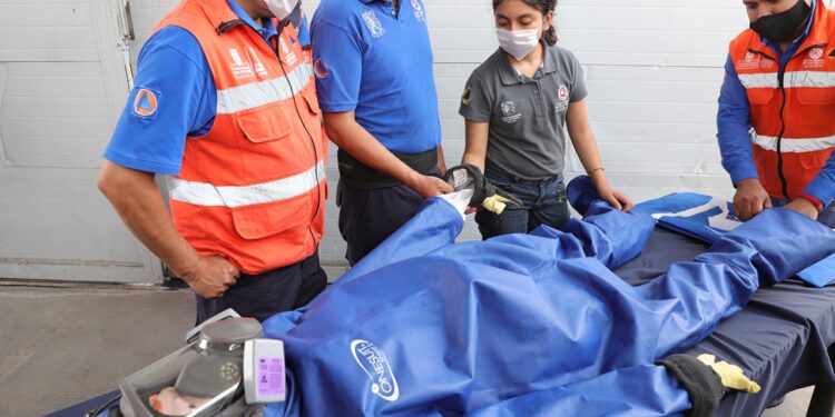 Protección civil recibe trajes especiales para atención de emergencias