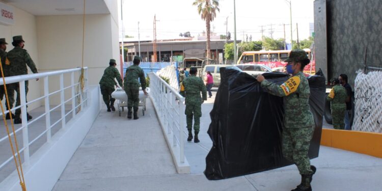 La Secretaría de la Defensa Nacional hace entrega de camas hospitalarias en SLP