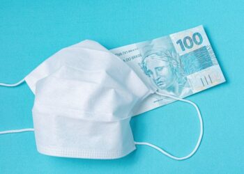 ¿Puede el coronavirus sobrevivir en billetes?