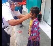 Golpean y bañan en cloro a paramédico que repartía cubrebocas en Guerrero