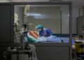 Investigación asocia muertes por COVID-19 con deficiencia de vitamina D