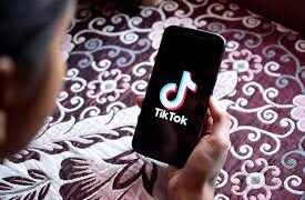 Tik Tok acusada de recabar información de menores de 13 años