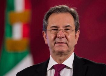 Estaban Moctezuma felicita a los maestros de México por su día