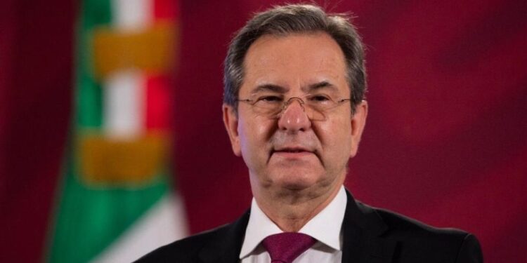 Estaban Moctezuma felicita a los maestros de México por su día