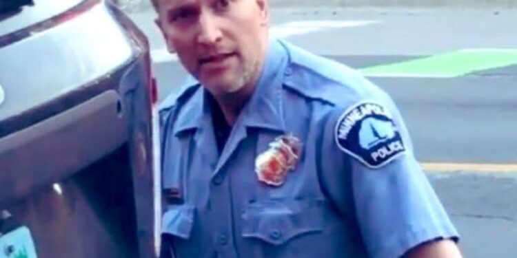 Detienen a policía por caso George Floyd