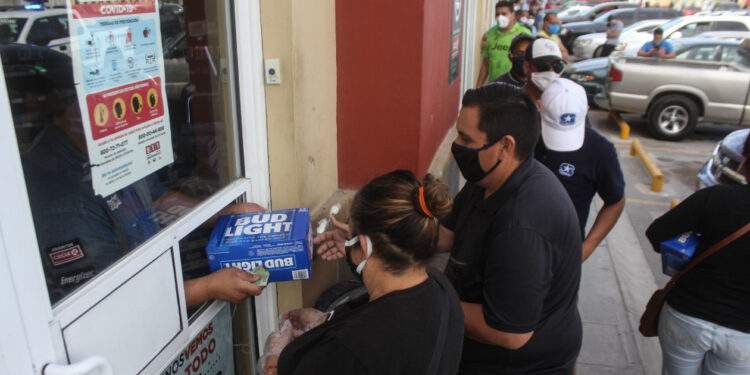 Primer contagiado en filas de cerveza en Sonora