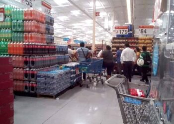 Gente de Cancún se pelea por cerveza en los supermercados