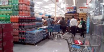 Gente de Cancún se pelea por cerveza en los supermercados
