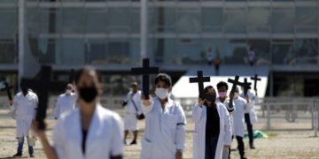 Brasil registra su día más letal por coronavirus, 600 muertes en un día