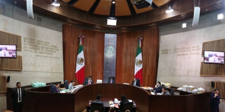 Tribunal frena envío de cartas de AMLO para promover microcréditos