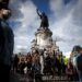 Manifestantes contra el racismo se enfrentan a la policía en París