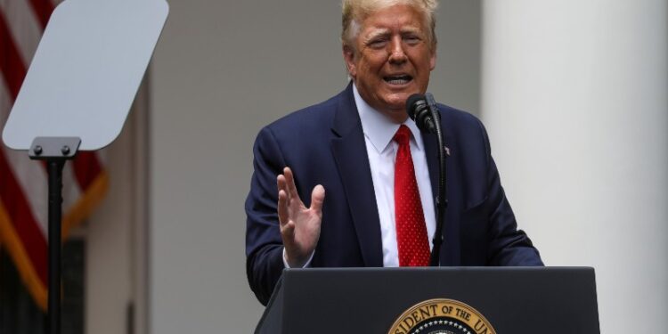 Trump dice que el libro de su exconsejero Bolton es pura ficción