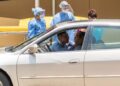 Intenta revivir a su abuela afuera de hospital