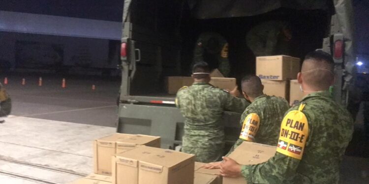 Personal militar traslada medicamento al Hospital del Niño y La Mujer