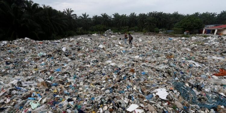 Los cubrebocas, nueva forma de contaminación mundial