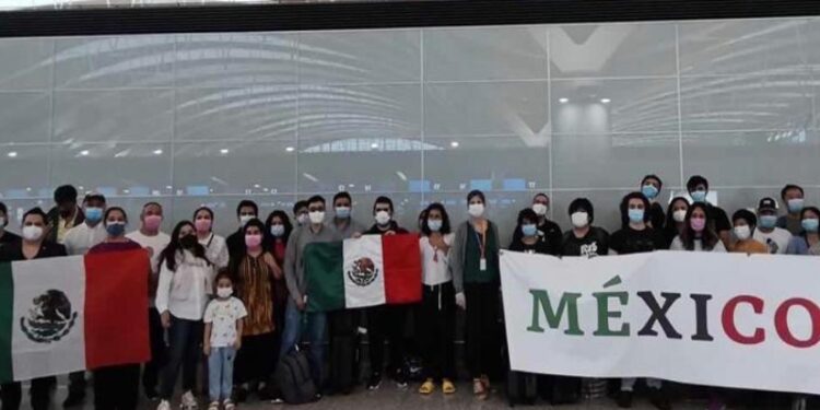 México y China establecen primer puente aéreo mixto para repatriación