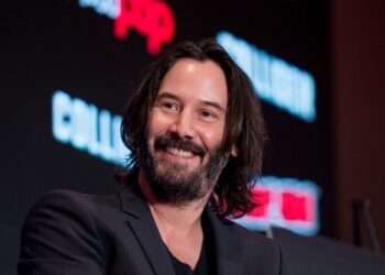 “15 minutos de fama”: Keanu Reeves subasta videollamada entre sus fans