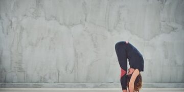 5 posturas de yoga que te ayudarán a aliviar el dolor de espalda