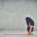 5 posturas de yoga que te ayudarán a aliviar el dolor de espalda