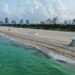 Tras cierre por covid-19 reabren con restricciones playas en Miami, Florida
