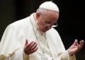 El papa dice que no se puede tolerar el racismo y condena la violencia en EU