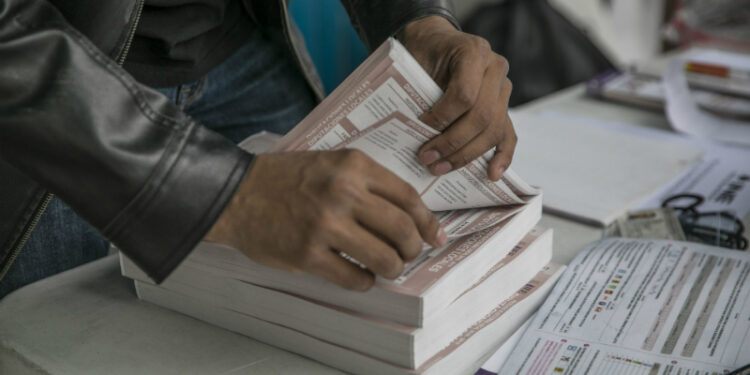 AMLO vigilará a gobernadores para evitar intromisión electoral