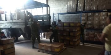Personal militar traslada insumos médicos a Cd. Valles