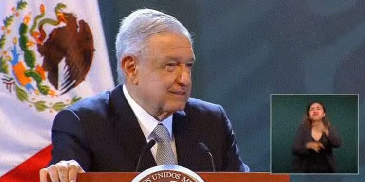 AMLO anuncia que 1 de julio se adelantarán 4 meses de pensión a adultos mayores