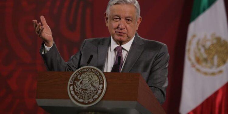 AMLO sugiere optimismo y vida sana en la lucha con la pandemia