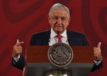 AMLO considera cambios regulatorios y los opositores critican toma de poder