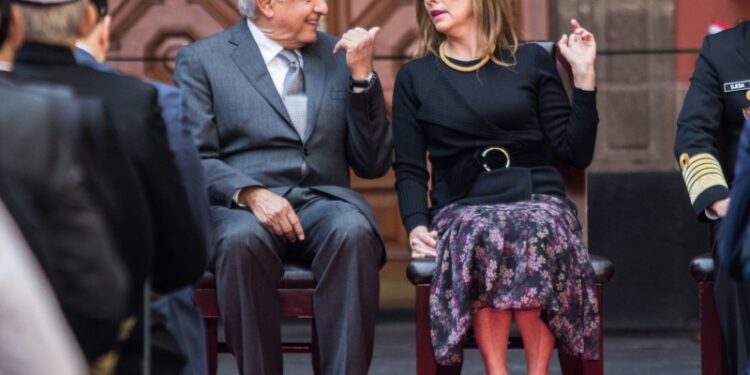 Beatriz Gutiérrez exige disculpa a Conapred tras invitar a Chumel para hablar de racismo y clasismo