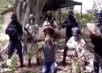 #Video CJNG interroga a sicario de ‘El abuelo Farías’