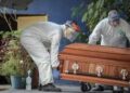 Mujer fallece por COVID-19 en Baja California y su familia recibe ataúd vacío
