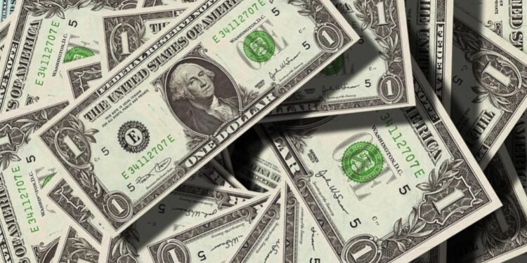 Peso cae tras datos débiles de actividad industrial en México