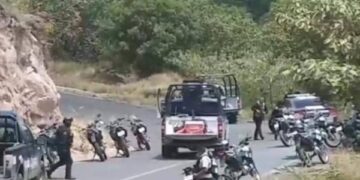 Emboscan y asesinan a seis policías en Guerrero