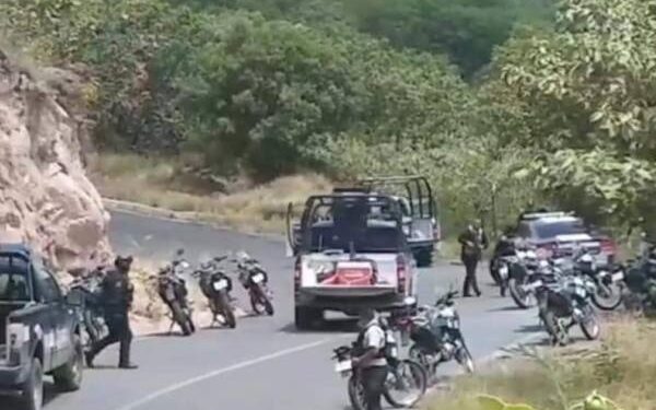 Emboscan y asesinan a seis policías en Guerrero