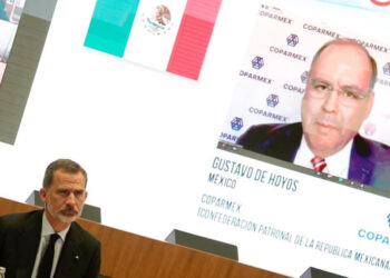 Líder de COPARMEX acusa de “populistas” las políticas de AMLO ante el rey de España