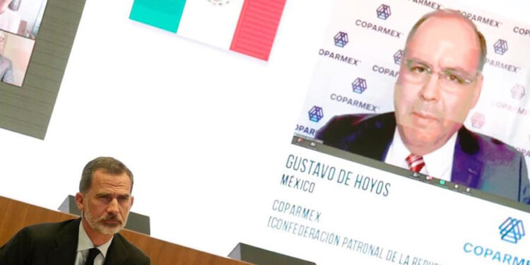 Líder de COPARMEX acusa de “populistas” las políticas de AMLO ante el rey de España