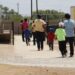 EU liberará a niños migrantes por brote de covid-19 en centros de detención