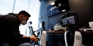 Un robot mexicano es herramienta útil en la batalla contra el coronavirus