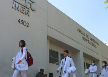 La pandemia no está cediendo, estamos en el pico alto: Jefa de enfermeras del INER