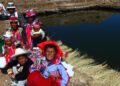 Misioneros inyectan medicamento para animales a indígenas en Perú