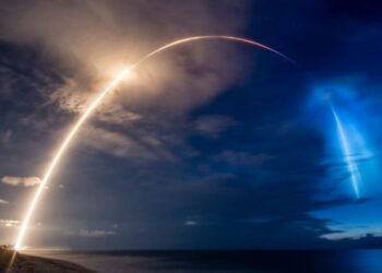 SpaceX pone en el espacio otros 58 satelites Starlink y tres de observación