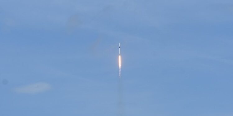 SpaceX envía más satélites al espacio tras su histórico lanzamiento