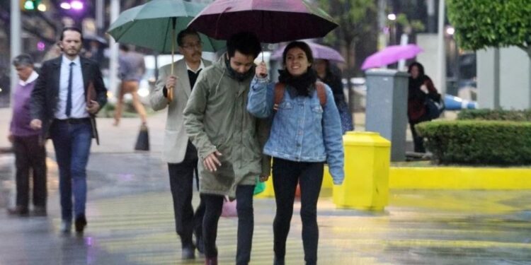Prevén lluvias fuertes y chubascos en el Valle de México