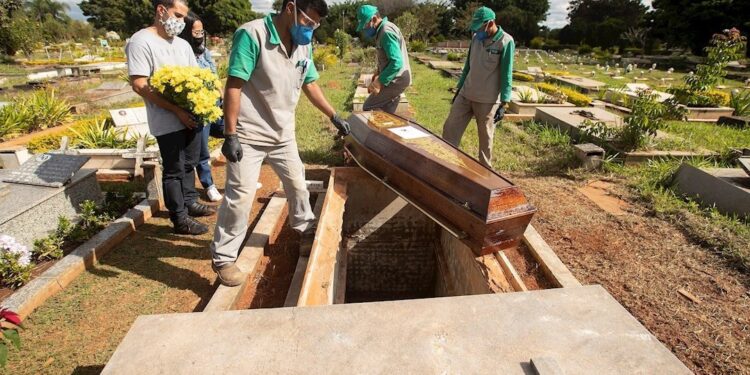 Cifra de muertes por coronavirus supera las 400 mil en el mundo