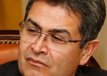 Presidente de Honduras sigue delicado por covid-19