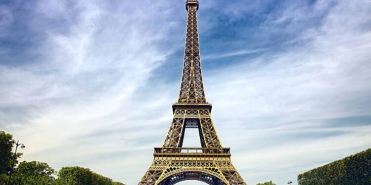 La Torre Eiffel reabre tras  pandemia