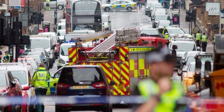 Ataque con cuchillo en hotel de Glasgow deja 3 muertos