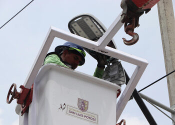 Inicia cambio de luminarias en el centro histórico